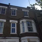 Perfect 2 Bedroom Flat Shepherds Bush W12