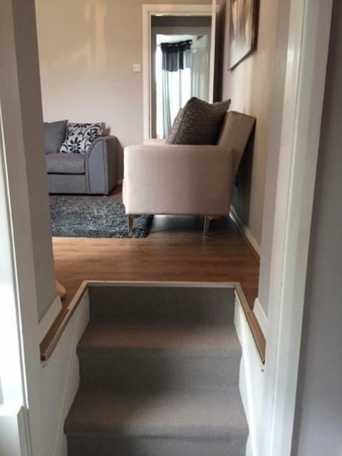 Perfect 2 Bedroom Flat Shepherds Bush W12 * London