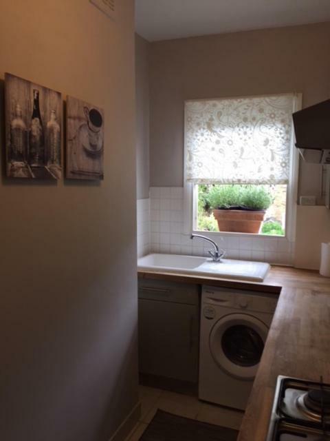 Perfect 2 Bedroom Flat Shepherds Bush W12 Apartment