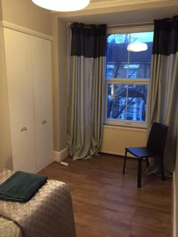 Perfect 2 Bedroom Flat Shepherds Bush W12 Apartment *