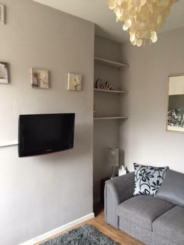 Perfect 2 Bedroom Flat Shepherds Bush W12 Apartment London